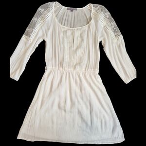 Purple Snow White Lace sheer Sleeve w/ crochet accents Dress. NWOT Medium